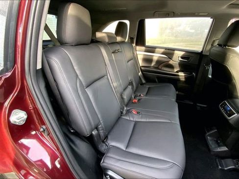 Used 2019 Toyota Highlander XLE image 27