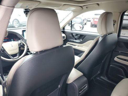 New 2026 Lincoln Corsair Premiere image 26