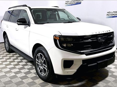 New 2025 Ford Expedition Active image 2