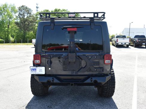 Used 2018 Jeep Wrangler Unlimited Sport S AWD/4WD image 7