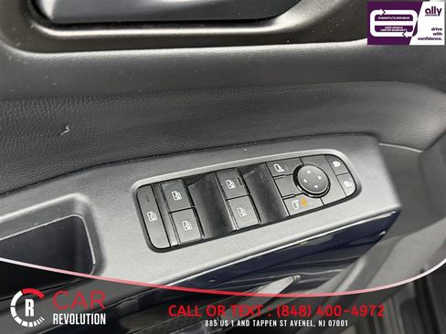 Used 2025 Nissan Pathfinder SV AWD/4WD image 43