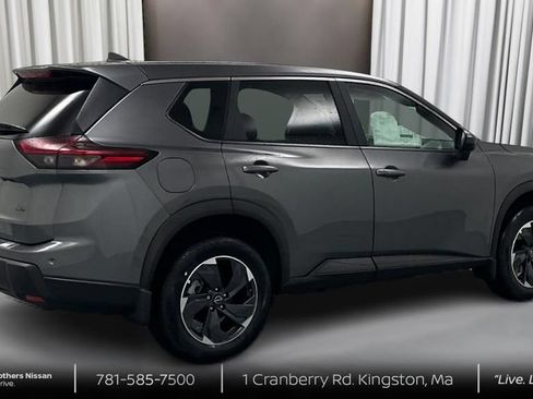 Used 2025 Nissan Rogue SV AWD/4WD image 5