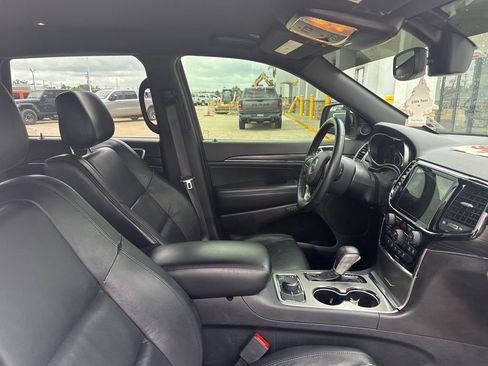 Used 2019 Jeep Grand Cherokee Limited w/ Trailer Tow Group IV AWD/4WD image 11