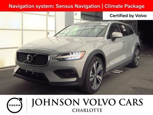Certified 2025 Volvo V60 B5 Cross Country Plus image 3