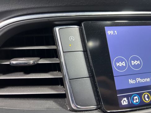 Used 2024 Buick Enclave Premium image 33