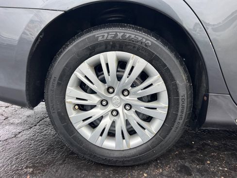 Used 2013 Toyota Camry LE image 31