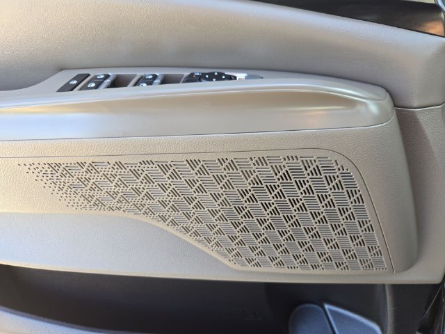Used 2025 Kia Carnival FWD image 13