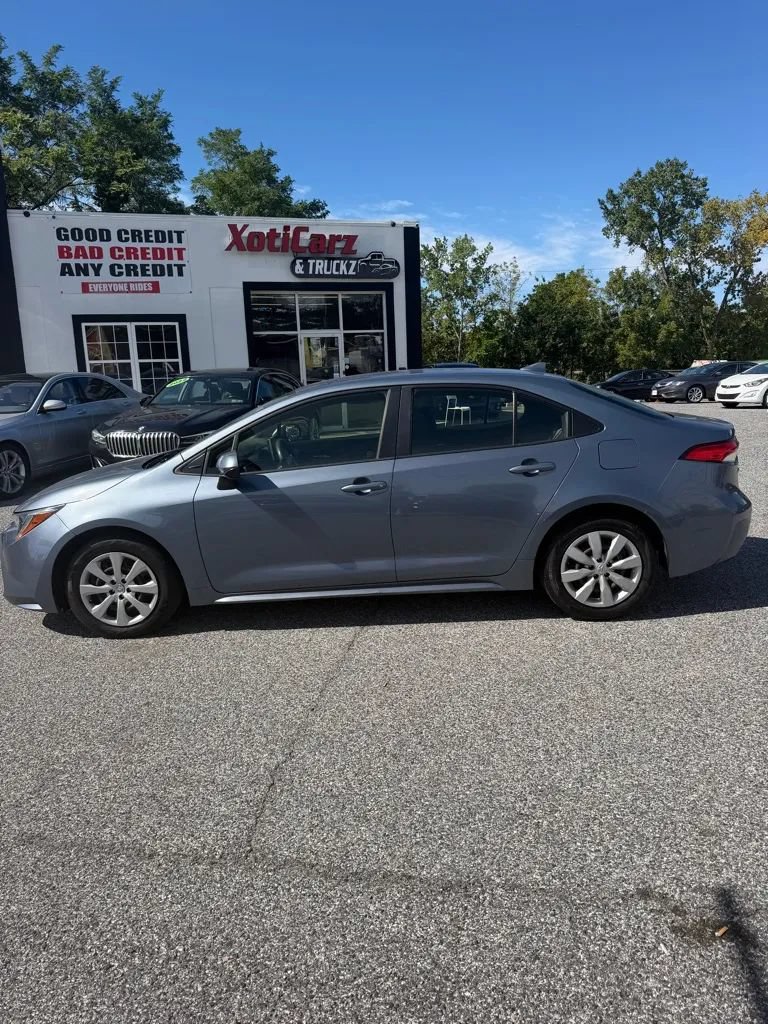 Used 2020 Toyota Corolla LE FWD image 1