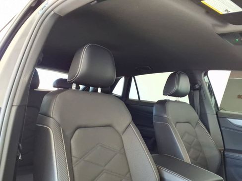 Certified 2024 Volkswagen Atlas Cross Sport SE FWD image 22
