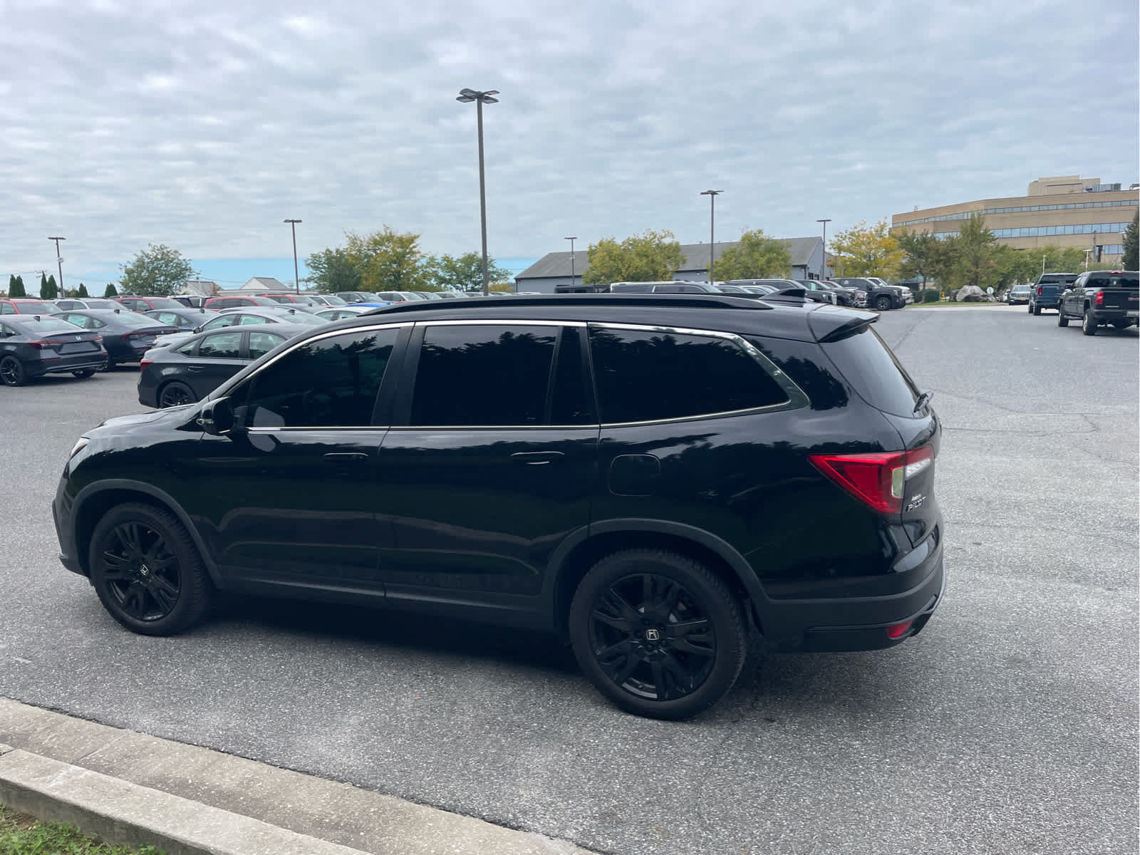 Used 2022 Honda Pilot Special Edition image 3