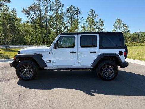 Used 2025 Jeep Wrangler Unlimited Sport image 2