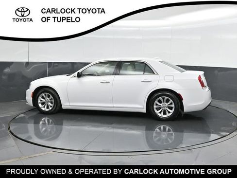 Used 2023 Chrysler 300 Touring w/ Safetytec Plus Group RWD image 9