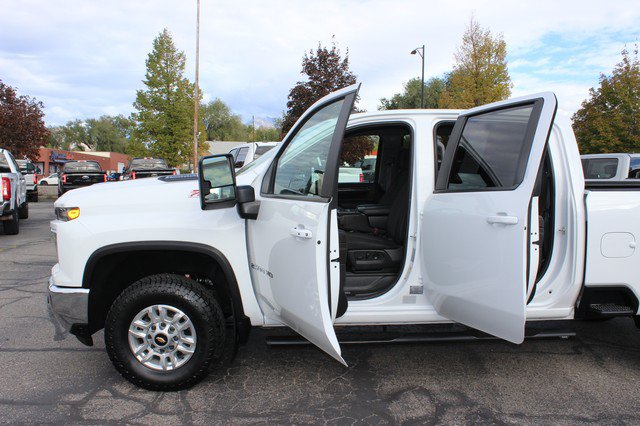 Used 2024 Chevrolet Silverado 2500 LT w/ Convenience Package AWD/4WD image 10