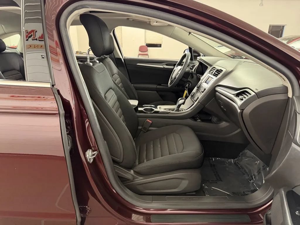 Used 2013 Ford Fusion SE FWD image 31