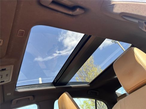 Used 2019 Lexus ES 350 w/ Accessory Package image 10