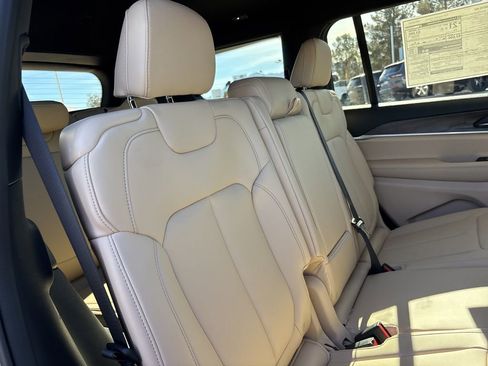 New 2025 Jeep Grand Cherokee L Limited w/ Black Appearance Package AWD/4WD image 22