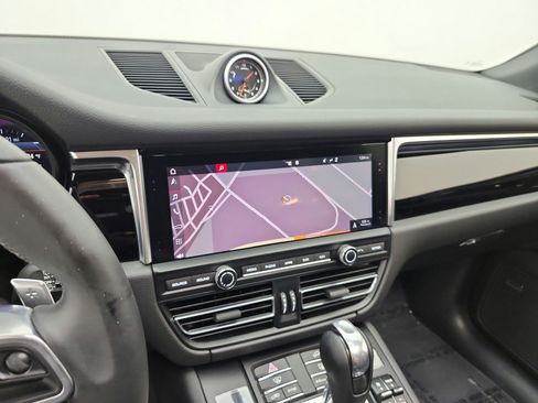 Used 2019 Porsche Macan AWD/4WD image 14