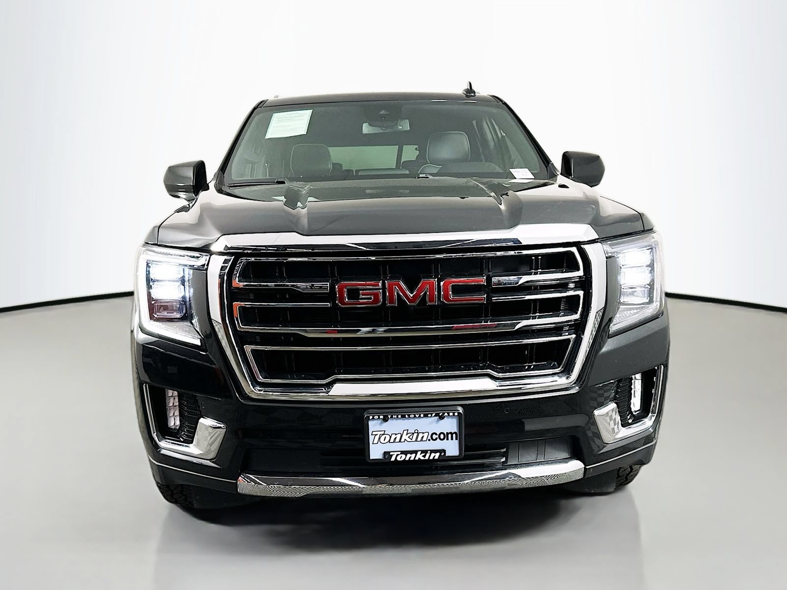 Used 2023 GMC Yukon SLT AWD/4WD image 2