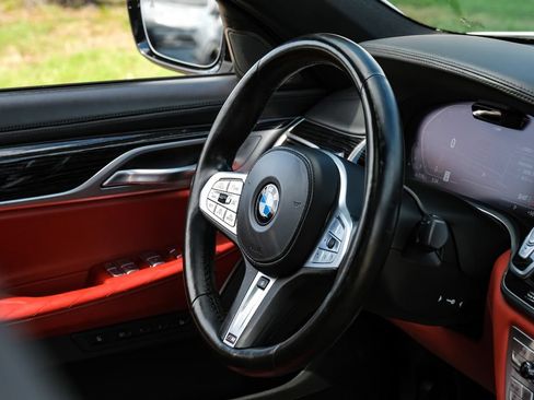 Used 2022 BMW 750i xDrive w/ Executive Package AWD/4WD image 13