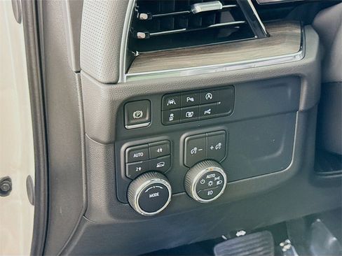 New 2025 Chevrolet Suburban Premier image 5