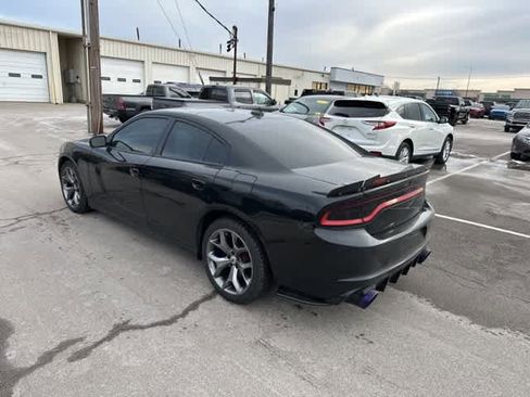 Used 2017 Dodge Charger R/T w/ Plus Group image 17