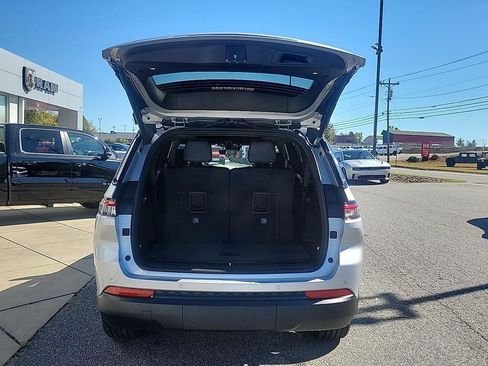 New 2025 Jeep Grand Cherokee L Altitude image 7