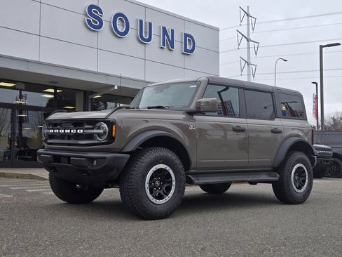 New 2026 Ford Bronco Outer Banks w/ Sasquatch Package AWD/4WD image 1