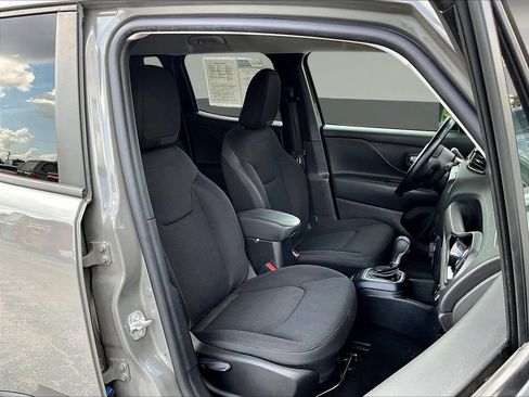 Used 2019 Jeep Renegade Altitude w/ Quick Order Package 2XM FWD image 29