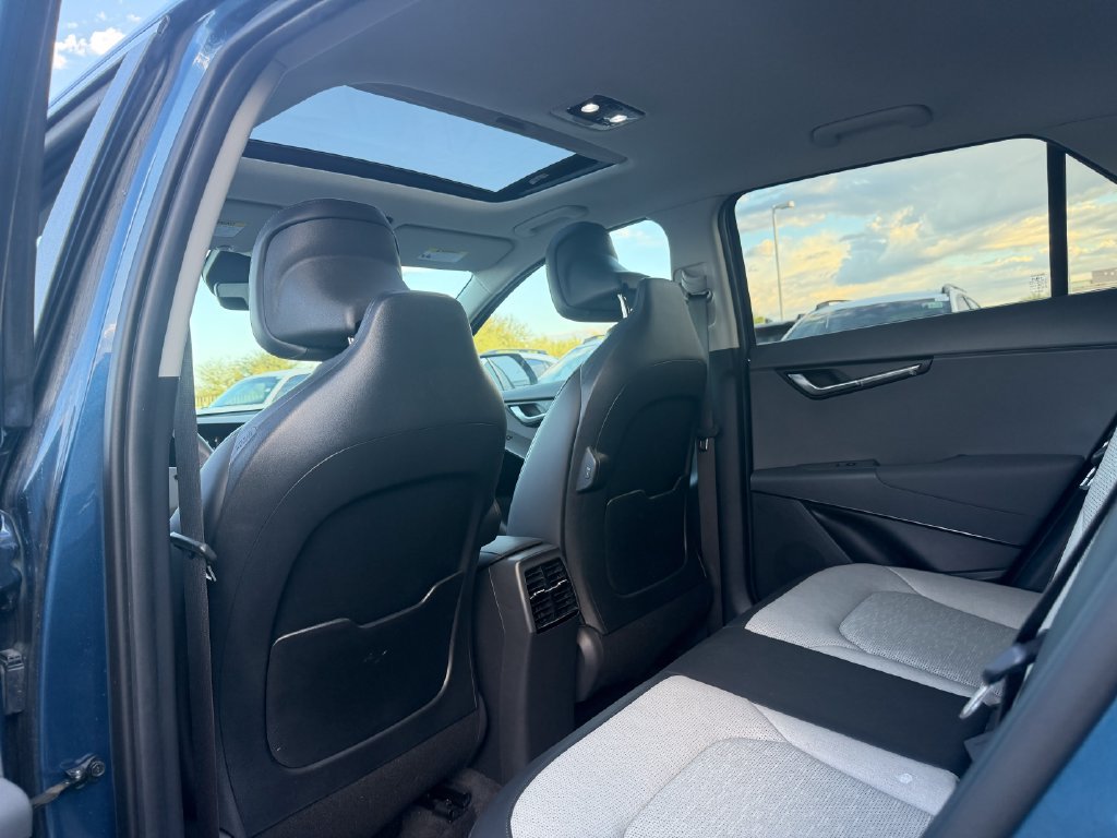Used 2025 Kia Niro FWD image 6