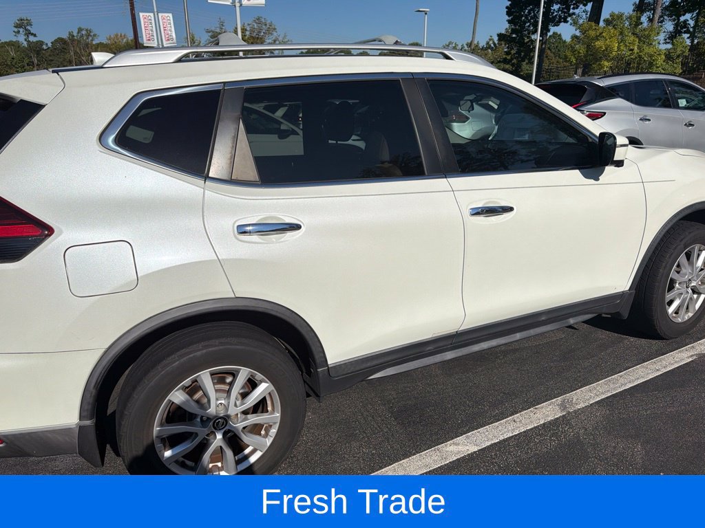 Used 2017 Nissan Rogue SV w/ SV Premium Package AWD/4WD image 3