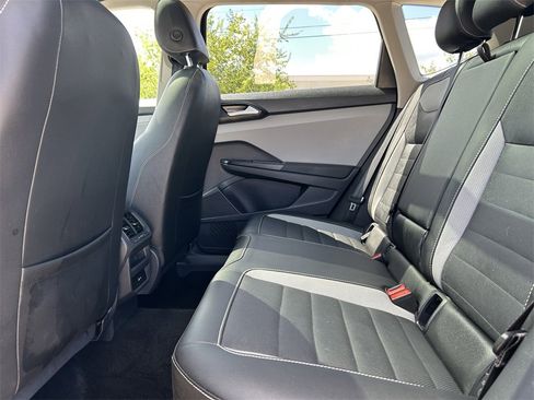 Used 2022 Volkswagen Taos SEL image 14