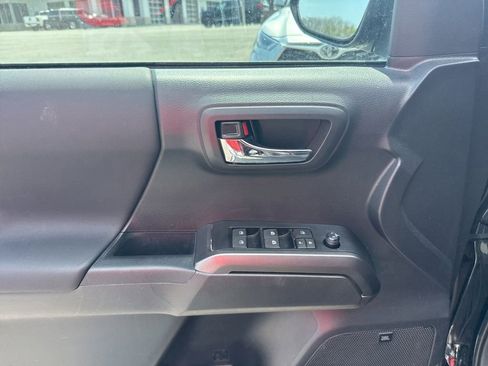 Used 2023 Toyota Tacoma TRD Off-Road w/ TRD Premium Off Road Package AWD/4WD image 19