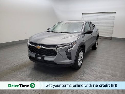 Used 2025 Chevrolet Trax LS FWD image 1