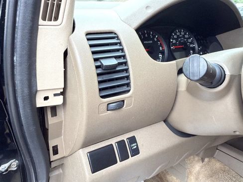 Used 2005 Nissan Frontier SE RWD image 29