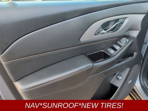 Used 2020 Chevrolet Traverse LT w/ LT Premium Package image 14