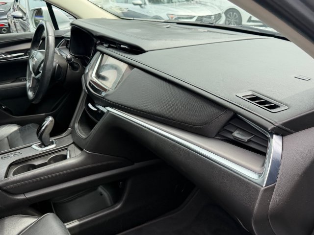 Used 2017 Cadillac XT5 Luxury FWD image 18