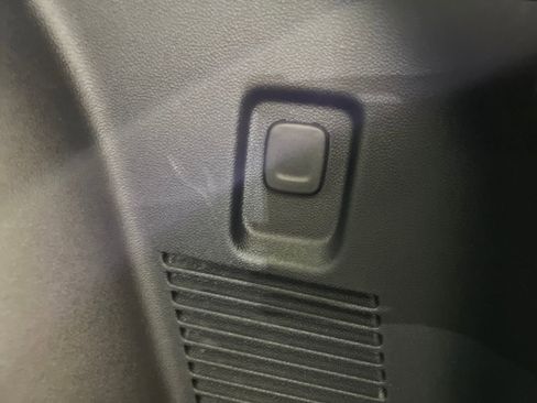 Used 2025 Chevrolet Blazer LT image 34