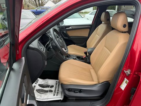 Used 2022 Volkswagen Tiguan SE image 14