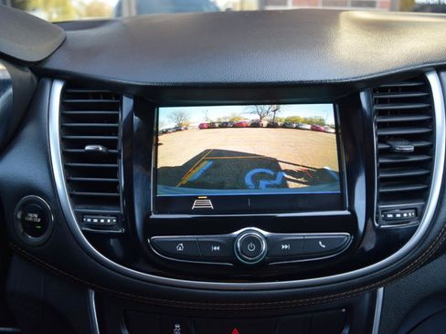 Used 2019 Chevrolet Trax LT w/ LT Convenience Package FWD image 22