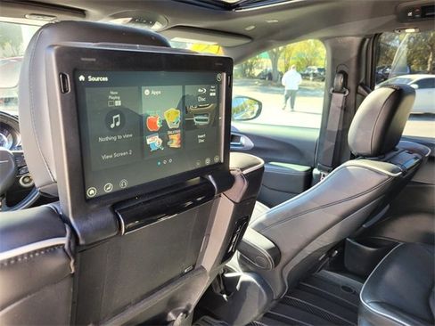 Used 2020 Chrysler Pacifica Limited w/ Advanced Safetytec Group image 17