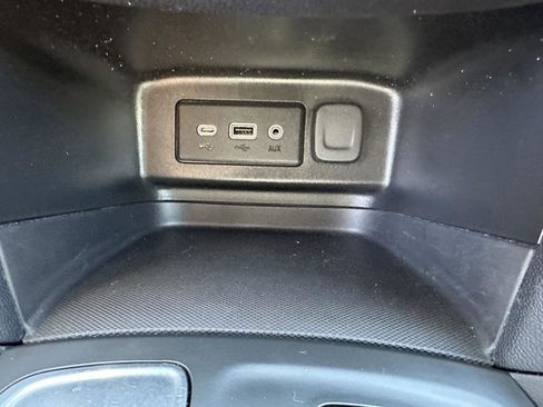 Used 2023 Chevrolet Equinox LT image 34