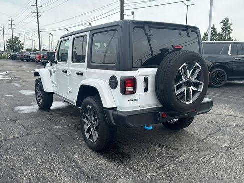 Used 2024 Jeep Wrangler Unlimited w/ Convenience Group AWD/4WD image 6