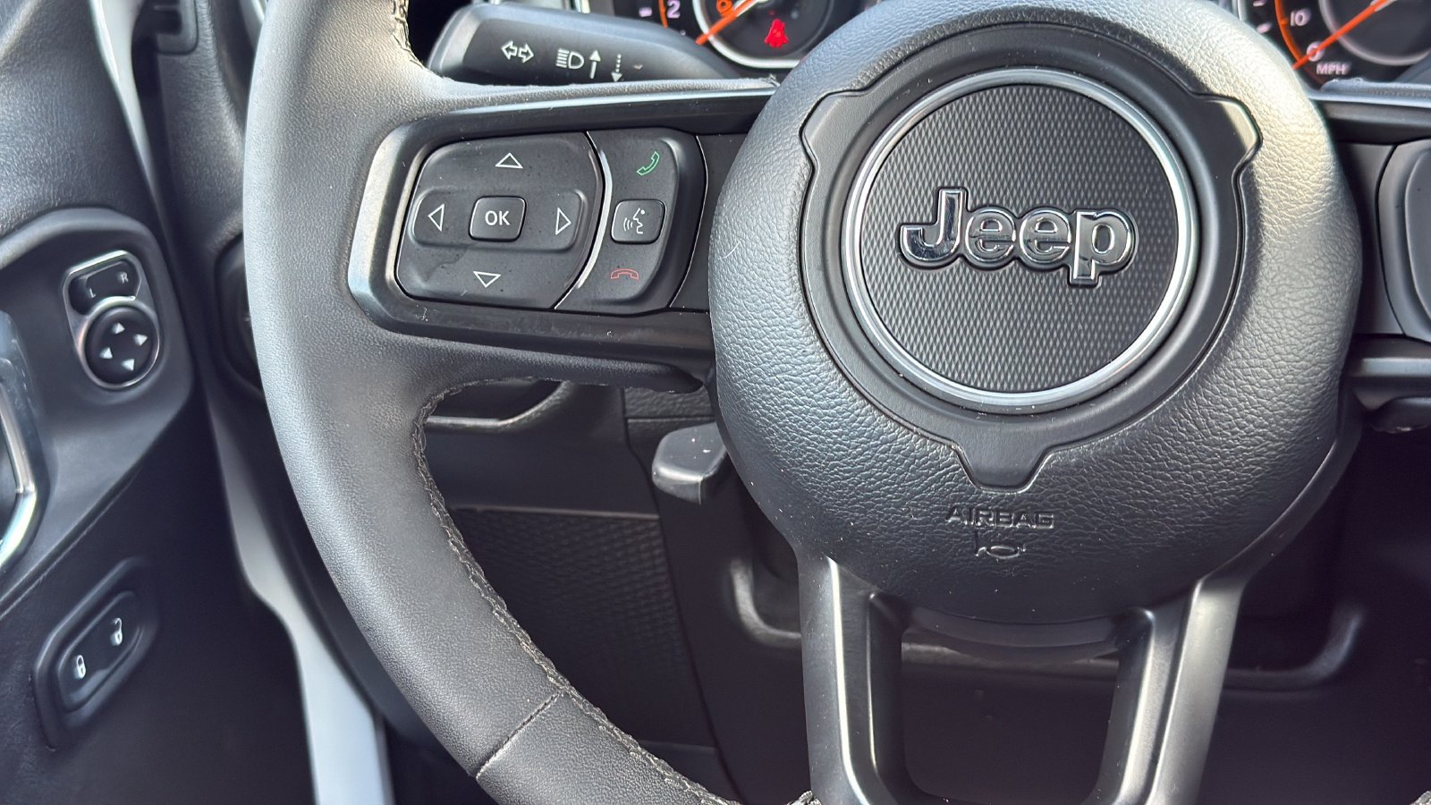 Used 2023 Jeep Gladiator Sport AWD/4WD image 14