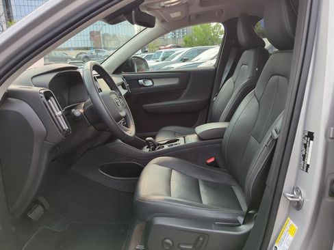 Used 2024 Volvo XC40 B5 Core AWD/4WD image 11