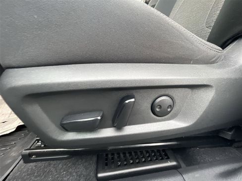 Used 2022 Nissan Rogue SV image 13