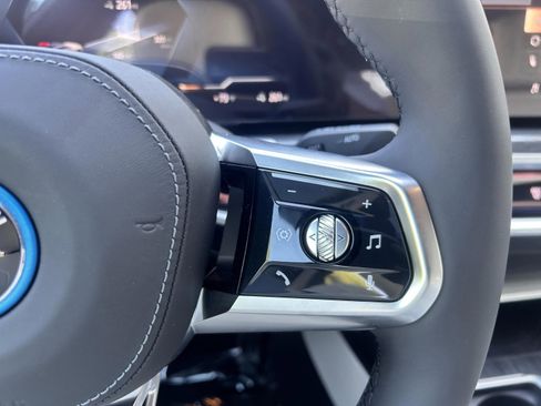 Used 2025 BMW i7 xDrive60 image 12