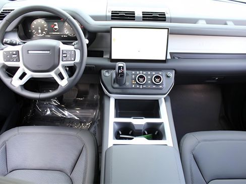 Used 2025 Land Rover Defender 110 S image 14