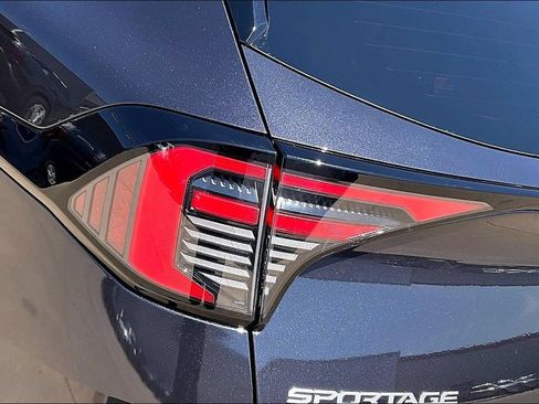 Used 2026 Kia Sportage EX FWD image 28