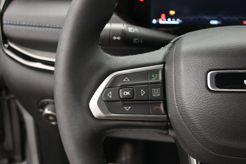 Used 2025 Jeep Compass Limited w/ Driver Assist Group I AWD/4WD image 32