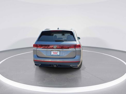 Used 2024 Volkswagen Atlas SE w/ Panoramic Sunroof Package AWD/4WD image 7